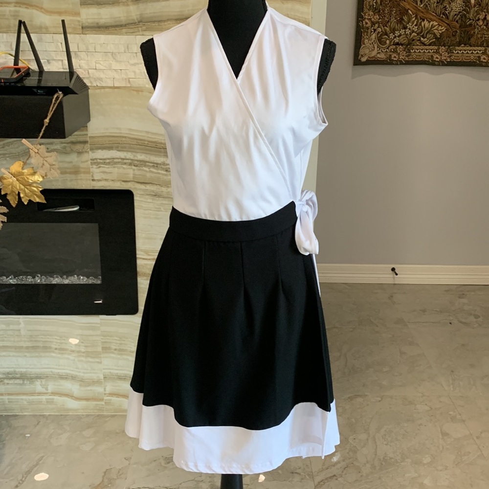 Women’s Wendy Williams Size M Wrap Around Dress.